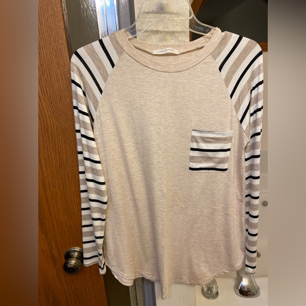 Lake Flower boutique top!